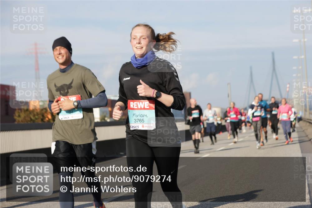 03.10.2025 - Köhlbrandbrückenlauf Jannik Wohlers http://msf.ph/oto/9079274 03.10.2025 10:01:23 Position 3 684, 3765 meine-sportfotos.de