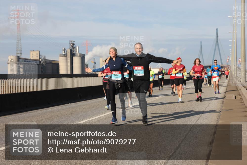 03.10.2025 - Köhlbrandbrückenlauf Lena Gebhardt http://msf.ph/oto/9079277 03.10.2025 10:03:25 Position 2 2298, 2300 meine-sportfotos.de