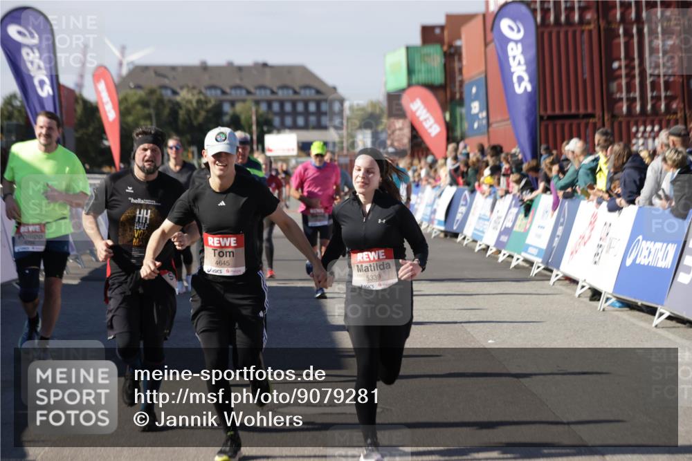 03.10.2025 - Köhlbrandbrückenlauf Jannik Wohlers http://msf.ph/oto/9079281 03.10.2025 13:17:42 Ziel 4012, 4410, 4645, 4679, 4746, 5168, 5339, 5685, 5731, 5732, 5906, 5909, 5917, 6331, 6388, 6485, 6704, 6710 meine-sportfotos.de