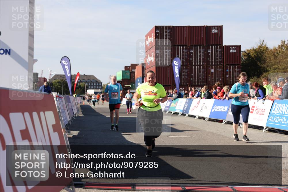 03.10.2025 - Köhlbrandbrückenlauf Lena Gebhardt http://msf.ph/oto/9079285 03.10.2025 13:44:51 Ziel 5696, 5932, 6542, 6546 meine-sportfotos.de
