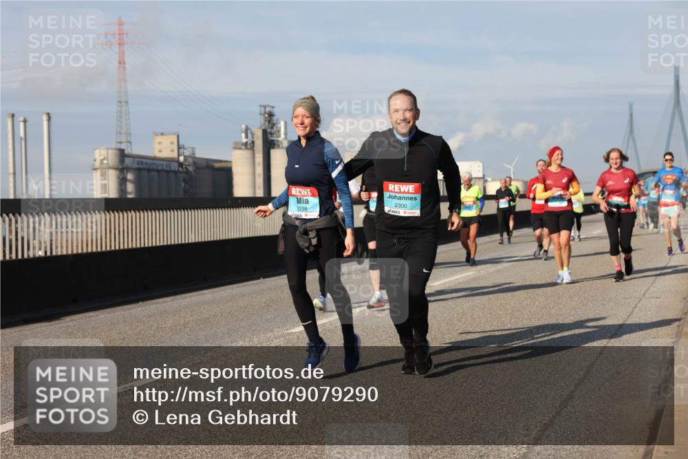 03.10.2025 - Köhlbrandbrückenlauf Lena Gebhardt http://msf.ph/oto/9079290 03.10.2025 10:03:25 Position 2 2298, 2300 meine-sportfotos.de
