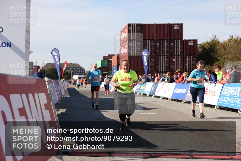 03.10.2025 - Köhlbrandbrückenlauf Lena Gebhardt http://msf.ph/oto/9079293 03.10.2025 13:44:51 Ziel 5696, 5932, 6542, 6546 meine-sportfotos.de
