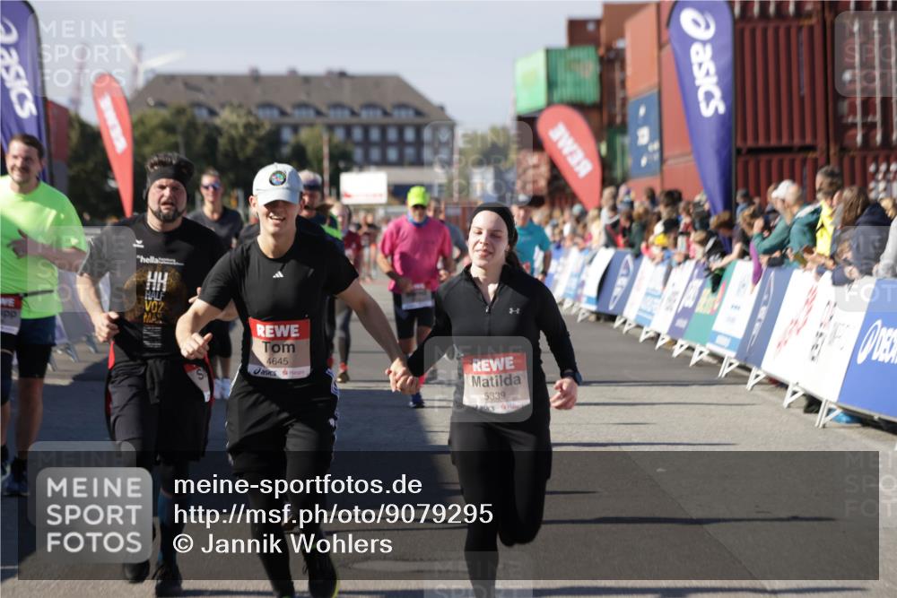 03.10.2025 - Köhlbrandbrückenlauf Jannik Wohlers http://msf.ph/oto/9079295 03.10.2025 13:17:42 Ziel 4012, 4410, 4645, 4679, 4746, 5168, 5339, 5685, 5731, 5732, 5906, 5909, 5917, 6331, 6388, 6485, 6704, 6710 meine-sportfotos.de
