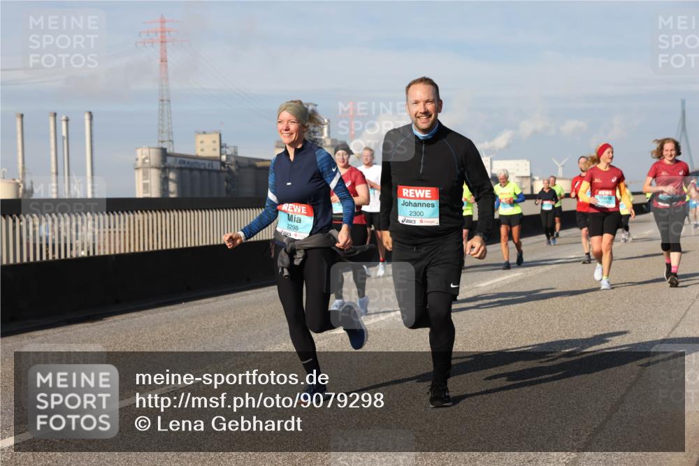 03.10.2025 - Köhlbrandbrückenlauf Lena Gebhardt http://msf.ph/oto/9079298 03.10.2025 10:03:25 Position 2 2298, 2300 meine-sportfotos.de