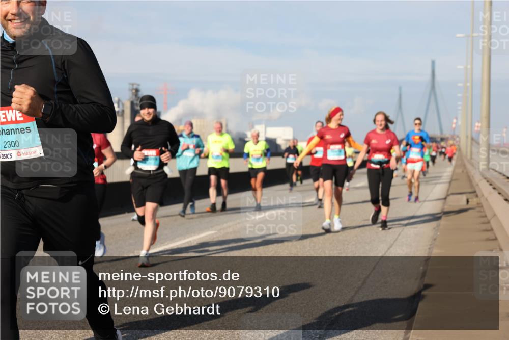 03.10.2025 - Köhlbrandbrückenlauf Lena Gebhardt http://msf.ph/oto/9079310 03.10.2025 10:03:26 Position 2 2300 meine-sportfotos.de