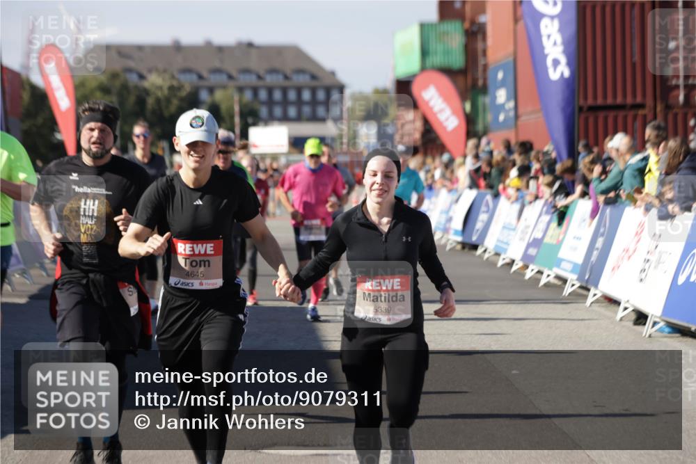 03.10.2025 - Köhlbrandbrückenlauf Jannik Wohlers http://msf.ph/oto/9079311 03.10.2025 13:17:42 Ziel 4012, 4410, 4645, 4679, 4746, 5168, 5339, 5685, 5731, 5732, 5906, 5909, 5917, 6331, 6388, 6485, 6704, 6710 meine-sportfotos.de