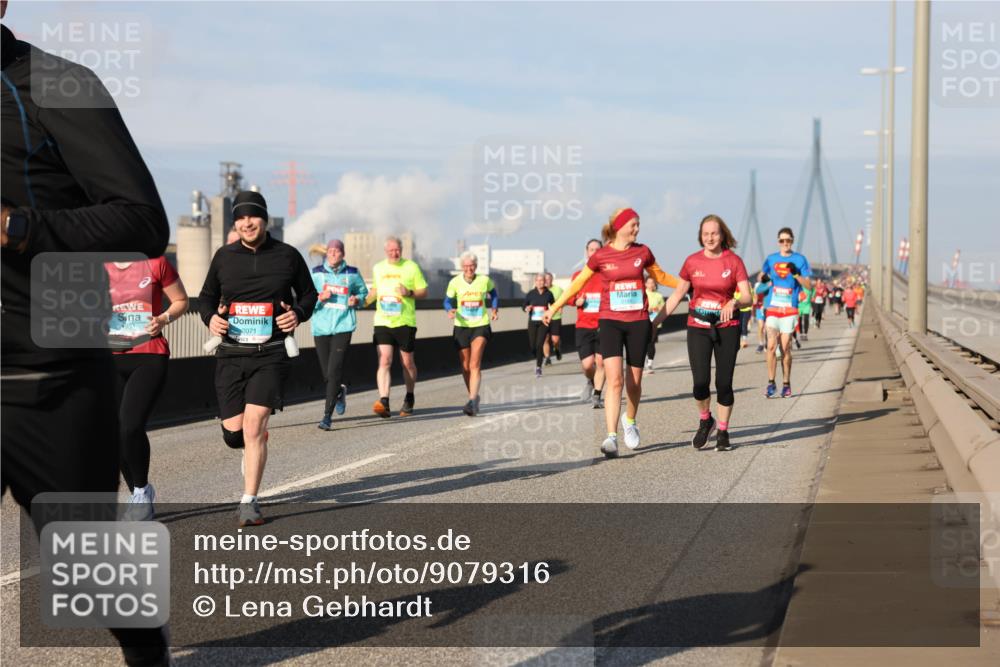 03.10.2025 - Köhlbrandbrückenlauf Lena Gebhardt http://msf.ph/oto/9079316 03.10.2025 10:03:26 Position 2 196, 2071 meine-sportfotos.de