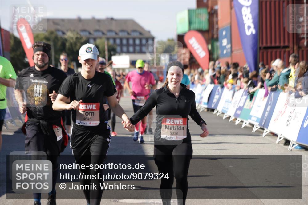 03.10.2025 - Köhlbrandbrückenlauf Jannik Wohlers http://msf.ph/oto/9079324 03.10.2025 13:17:42 Ziel 4012, 4410, 4645, 4679, 4746, 5168, 5339, 5685, 5731, 5732, 5906, 5909, 5917, 6331, 6388, 6485, 6704, 6710 meine-sportfotos.de