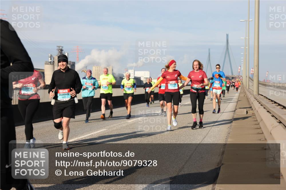 03.10.2025 - Köhlbrandbrückenlauf Lena Gebhardt http://msf.ph/oto/9079328 03.10.2025 10:03:26 Position 2 1051, 2071 meine-sportfotos.de