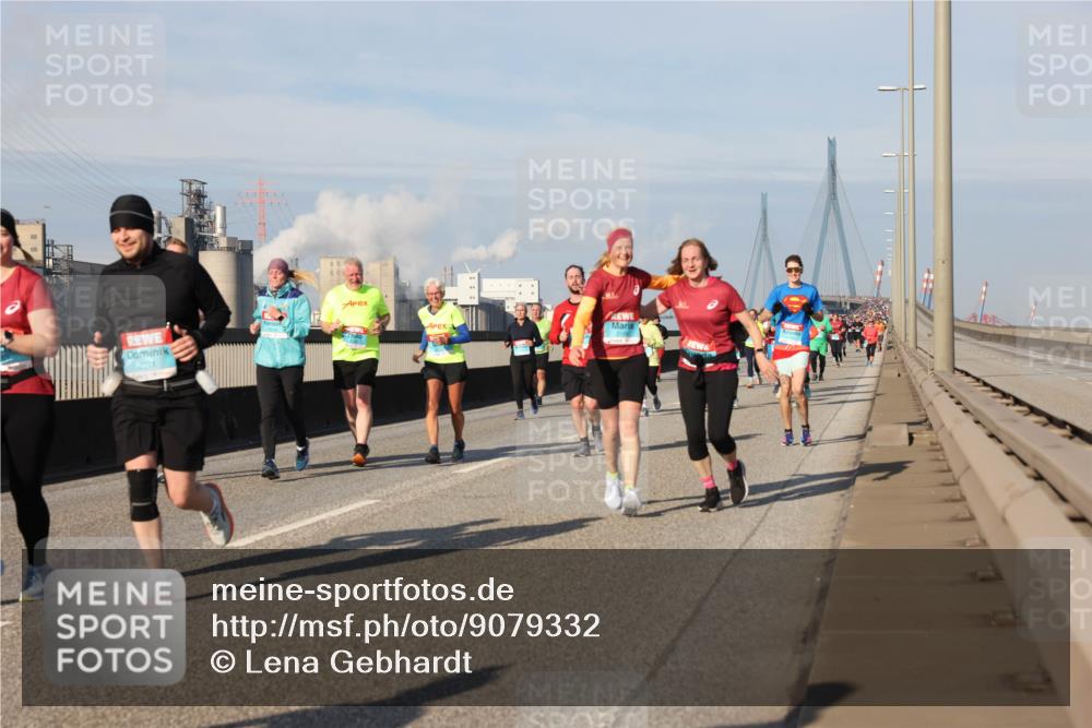 03.10.2025 - Köhlbrandbrückenlauf Lena Gebhardt http://msf.ph/oto/9079332 03.10.2025 10:03:27 Position 2 2071 meine-sportfotos.de