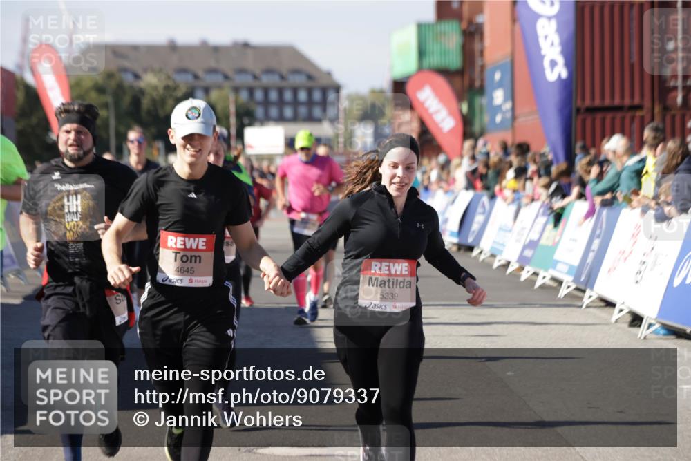03.10.2025 - Köhlbrandbrückenlauf Jannik Wohlers http://msf.ph/oto/9079337 03.10.2025 13:17:42 Ziel 4012, 4410, 4645, 4679, 4746, 5168, 5339, 5685, 5731, 5732, 5906, 5909, 5917, 6331, 6388, 6485, 6704, 6710 meine-sportfotos.de