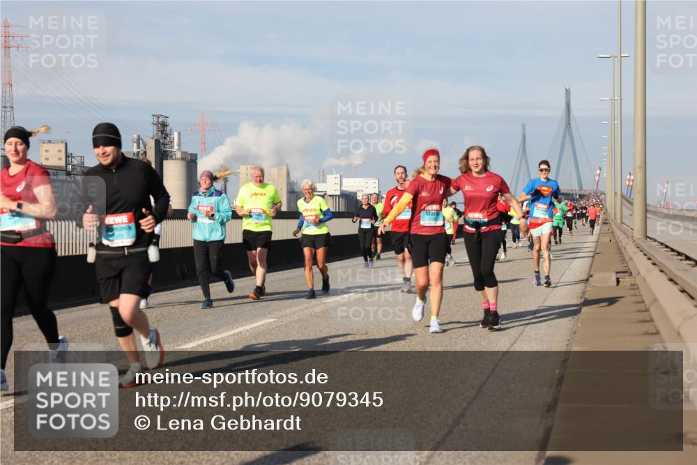 03.10.2025 - Köhlbrandbrückenlauf Lena Gebhardt http://msf.ph/oto/9079345 03.10.2025 10:03:27 Position 2  meine-sportfotos.de