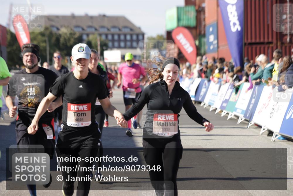 03.10.2025 - Köhlbrandbrückenlauf Jannik Wohlers http://msf.ph/oto/9079348 03.10.2025 13:17:42 Ziel 4012, 4410, 4645, 4679, 4746, 5168, 5339, 5685, 5731, 5732, 5906, 5909, 5917, 6331, 6388, 6485, 6704, 6710 meine-sportfotos.de