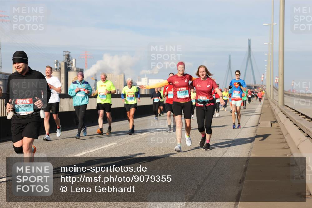 03.10.2025 - Köhlbrandbrückenlauf Lena Gebhardt http://msf.ph/oto/9079355 03.10.2025 10:03:27 Position 2 2071, 2169 meine-sportfotos.de