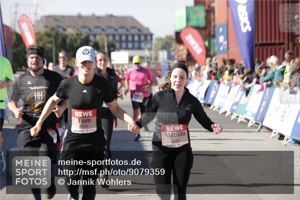 03.10.2025 - Köhlbrandbrückenlauf Jannik Wohlers http://msf.ph/oto/9079359 03.10.2025 13:17:42 Ziel 4012, 4410, 4645, 4679, 4746, 5168, 5339, 5685, 5731, 5732, 5906, 5909, 5917, 6331, 6388, 6485, 6704, 6710 meine-sportfotos.de