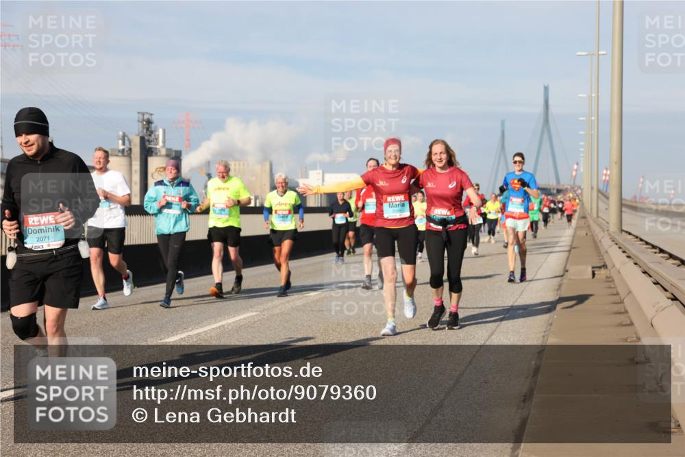 03.10.2025 - Köhlbrandbrückenlauf Lena Gebhardt http://msf.ph/oto/9079360 03.10.2025 10:03:27 Position 2 2071 meine-sportfotos.de