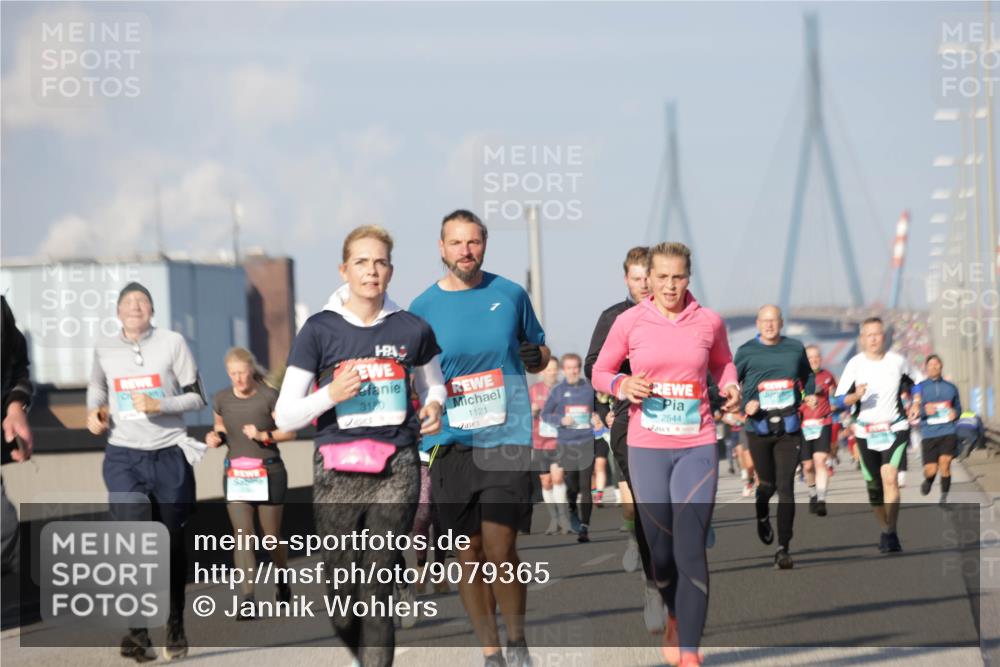 03.10.2025 - Köhlbrandbrückenlauf Jannik Wohlers http://msf.ph/oto/9079365 03.10.2025 10:01:27 Position 3 3150, 1121, 2544 meine-sportfotos.de