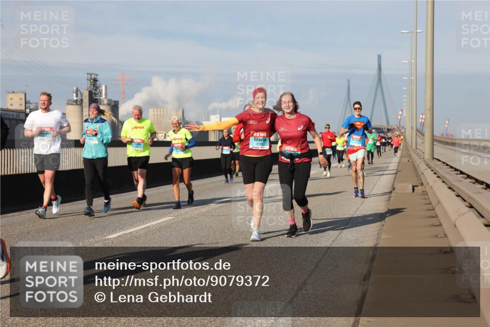 03.10.2025 - Köhlbrandbrückenlauf Lena Gebhardt http://msf.ph/oto/9079372 03.10.2025 10:03:27 Position 2 2169 meine-sportfotos.de