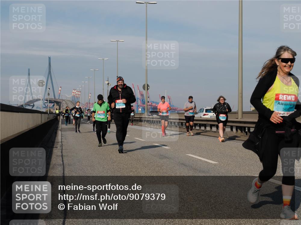 03.10.2025 - Köhlbrandbrückenlauf Fabian Wolf http://msf.ph/oto/9079379 03.10.2025 10:17:07 Position 3 3456 meine-sportfotos.de