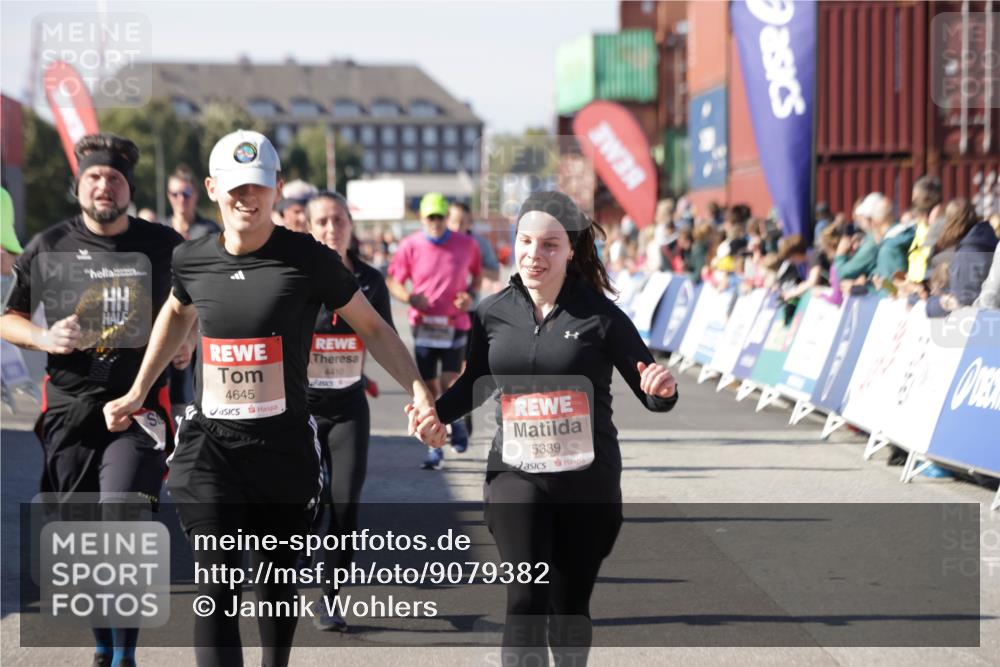 03.10.2025 - Köhlbrandbrückenlauf Jannik Wohlers http://msf.ph/oto/9079382 03.10.2025 13:17:42 Ziel 4012, 4410, 4645, 4679, 4746, 5168, 5339, 5685, 5731, 5732, 5906, 5909, 5917, 6331, 6388, 6485, 6704, 6710 meine-sportfotos.de