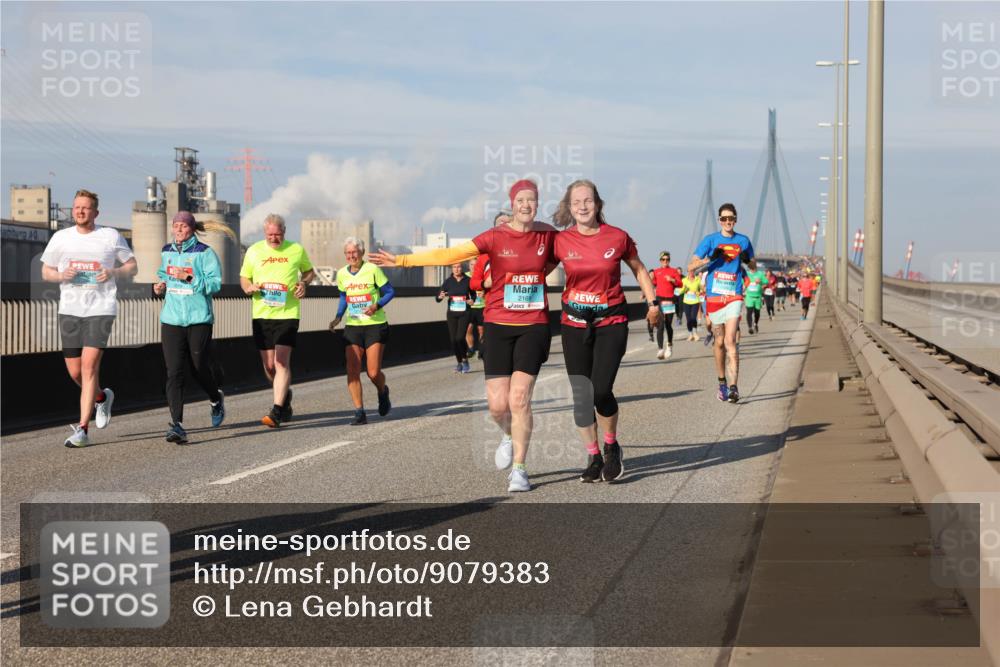 03.10.2025 - Köhlbrandbrückenlauf Lena Gebhardt http://msf.ph/oto/9079383 03.10.2025 10:03:28 Position 2 2169 meine-sportfotos.de