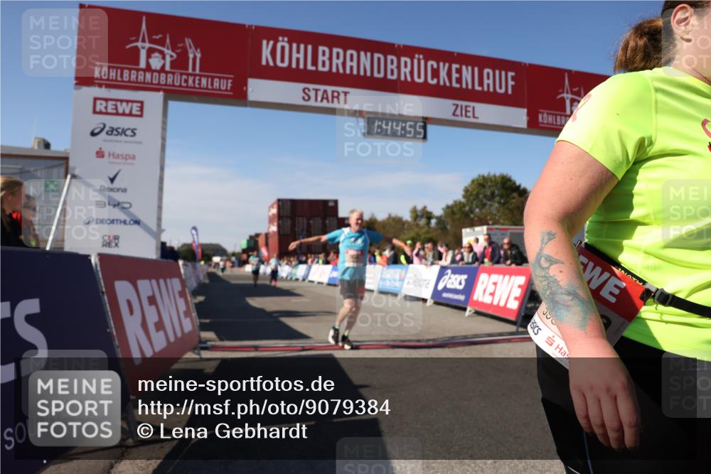 03.10.2025 - Köhlbrandbrückenlauf Lena Gebhardt http://msf.ph/oto/9079384 03.10.2025 13:44:55 Ziel 5932, 6527, 6528, 6542, 6546 meine-sportfotos.de
