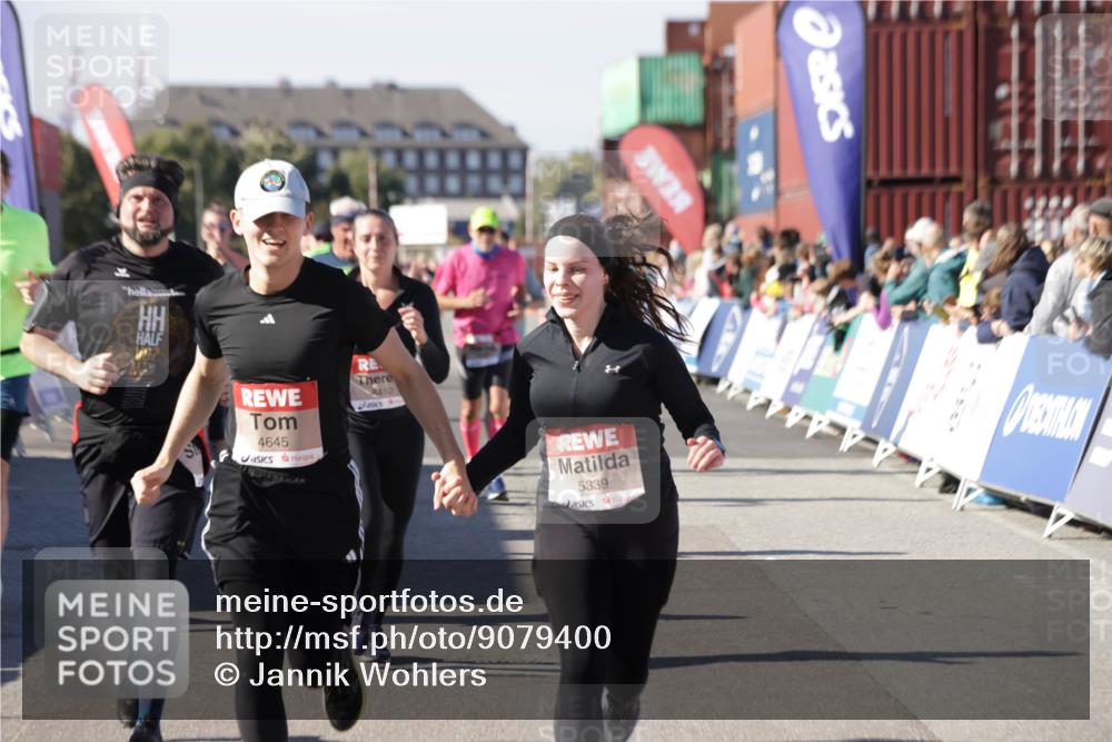 03.10.2025 - Köhlbrandbrückenlauf Jannik Wohlers http://msf.ph/oto/9079400 03.10.2025 13:17:42 Ziel 4012, 4410, 4645, 4679, 4746, 5168, 5339, 5685, 5731, 5732, 5906, 5909, 5917, 6331, 6388, 6485, 6704, 6710 meine-sportfotos.de