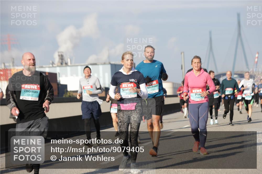 03.10.2025 - Köhlbrandbrückenlauf Jannik Wohlers http://msf.ph/oto/9079405 03.10.2025 10:01:27 Position 3 1941, 3150, 1121, 2544 meine-sportfotos.de