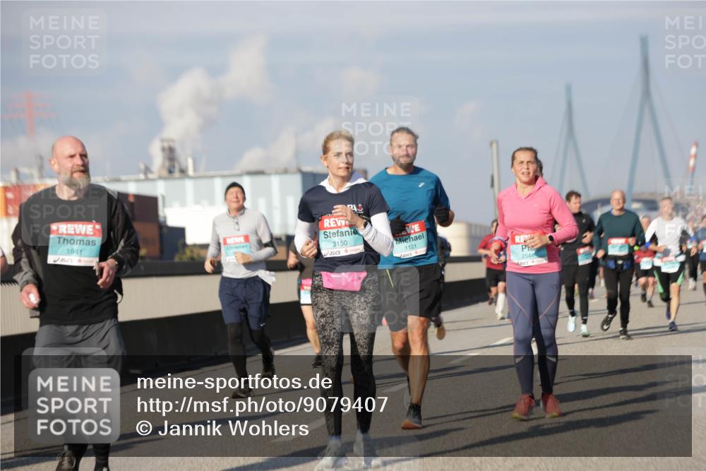 03.10.2025 - Köhlbrandbrückenlauf Jannik Wohlers http://msf.ph/oto/9079407 03.10.2025 10:01:27 Position 3 1941, 3150, 1121, 2544 meine-sportfotos.de
