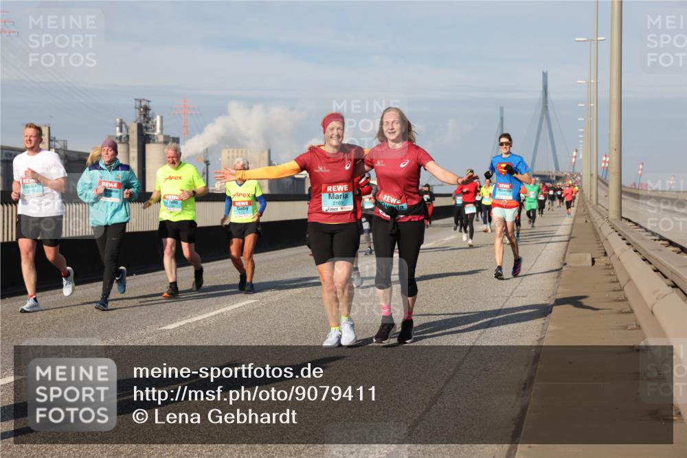03.10.2025 - Köhlbrandbrückenlauf Lena Gebhardt http://msf.ph/oto/9079411 03.10.2025 10:03:28 Position 2 2169, 3520 meine-sportfotos.de