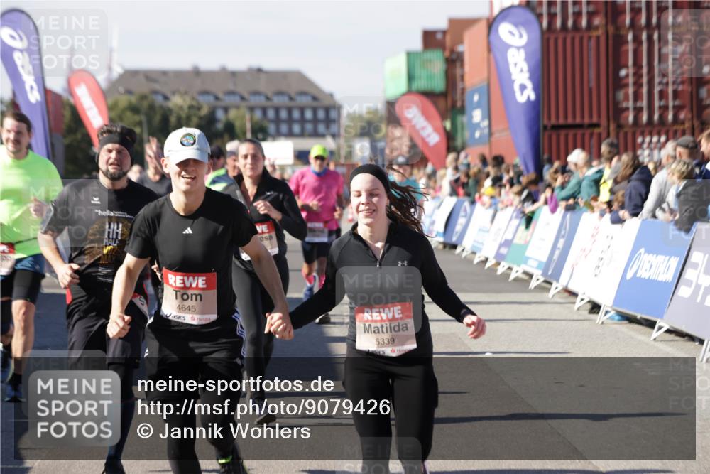 03.10.2025 - Köhlbrandbrückenlauf Jannik Wohlers http://msf.ph/oto/9079426 03.10.2025 13:17:43 Ziel 4012, 4410, 4645, 4679, 4829, 5168, 5339, 5685, 5731, 5732, 5906, 5909, 5917, 6331, 6388, 6485, 6704 meine-sportfotos.de