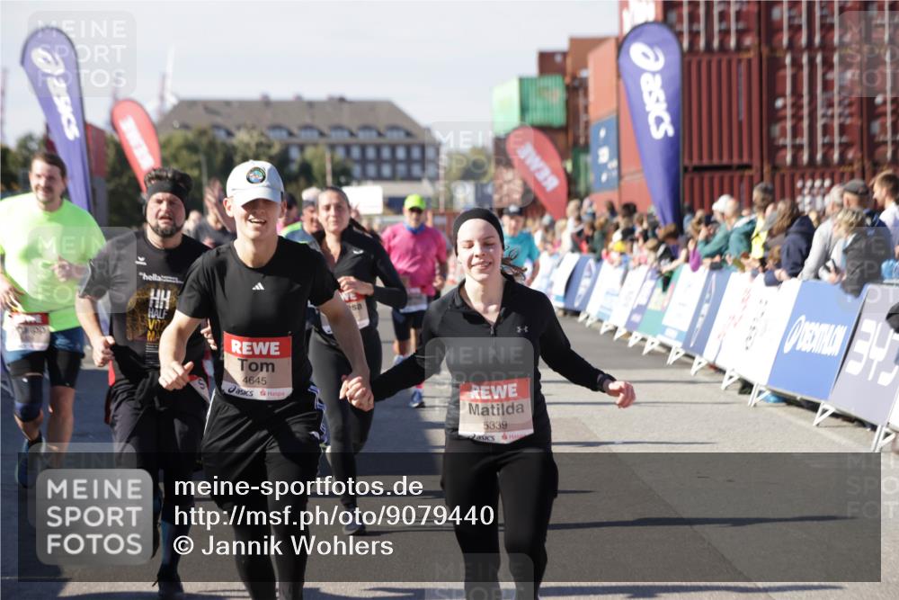 03.10.2025 - Köhlbrandbrückenlauf Jannik Wohlers http://msf.ph/oto/9079440 03.10.2025 13:17:43 Ziel 4012, 4410, 4645, 4679, 4829, 5168, 5339, 5685, 5731, 5732, 5906, 5909, 5917, 6331, 6388, 6485, 6704 meine-sportfotos.de