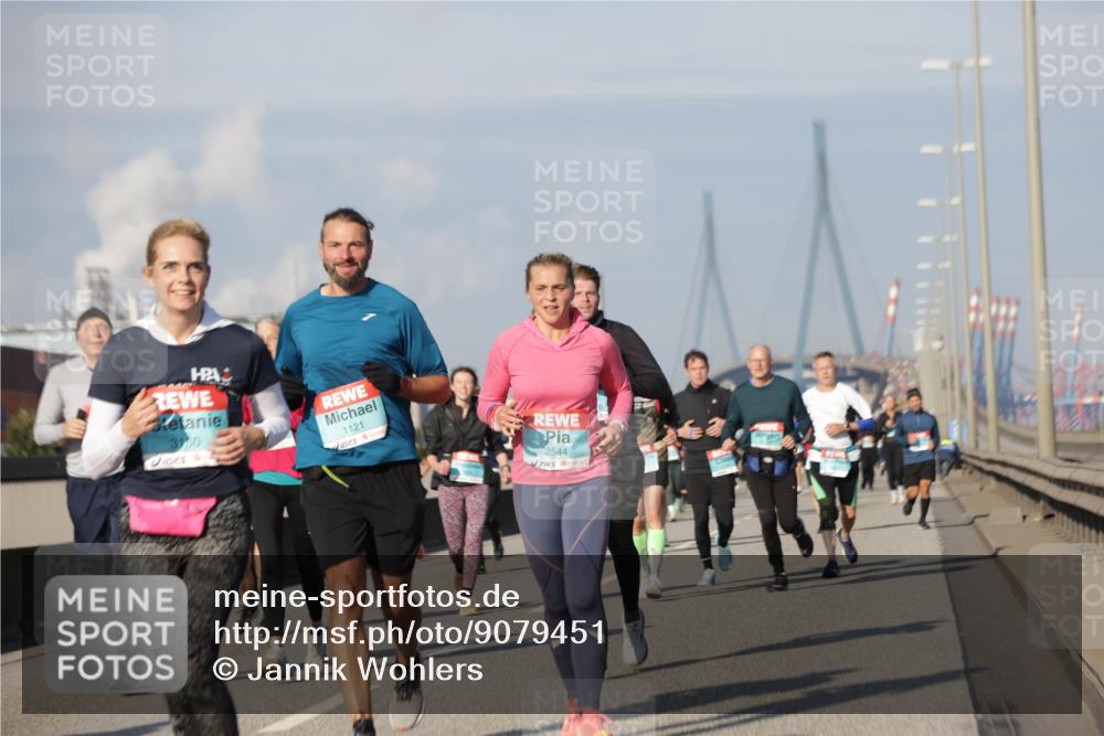 03.10.2025 - Köhlbrandbrückenlauf Jannik Wohlers http://msf.ph/oto/9079451 03.10.2025 10:01:29 Position 3 3150, 1121, 2544 meine-sportfotos.de