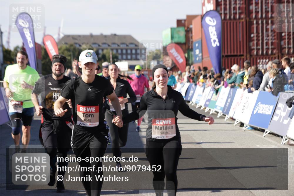 03.10.2025 - Köhlbrandbrückenlauf Jannik Wohlers http://msf.ph/oto/9079452 03.10.2025 13:17:43 Ziel 4012, 4410, 4645, 4679, 4829, 5168, 5339, 5685, 5731, 5732, 5906, 5909, 5917, 6331, 6388, 6485, 6704 meine-sportfotos.de