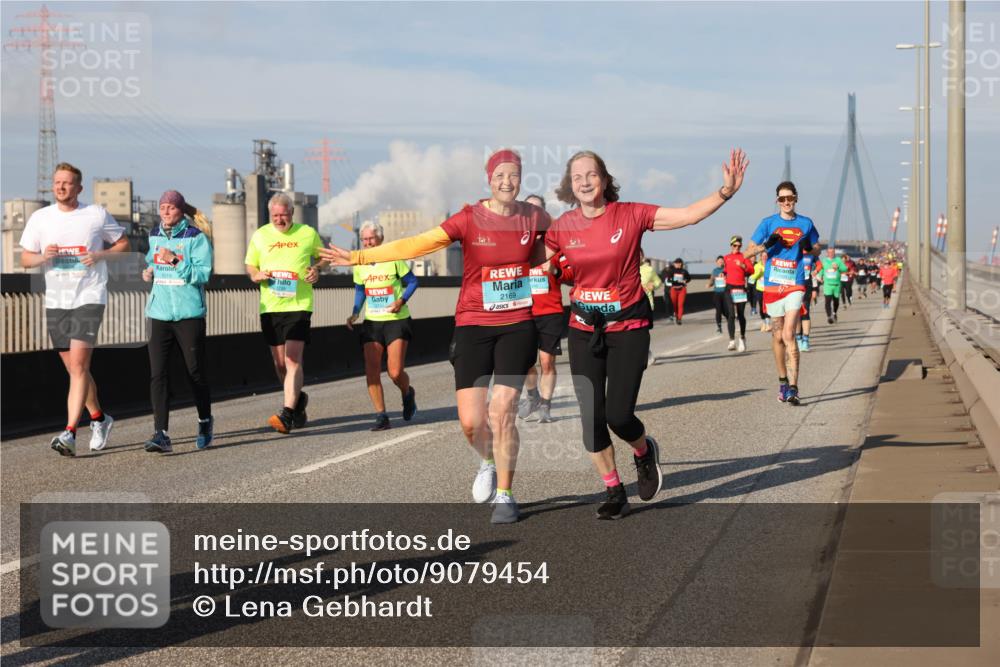 03.10.2025 - Köhlbrandbrückenlauf Lena Gebhardt http://msf.ph/oto/9079454 03.10.2025 10:03:28 Position 2 3519, 2169 meine-sportfotos.de