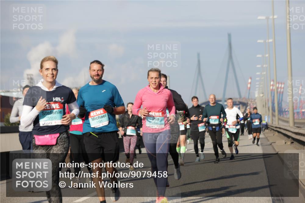 03.10.2025 - Köhlbrandbrückenlauf Jannik Wohlers http://msf.ph/oto/9079458 03.10.2025 10:01:29 Position 3 4, 3150, 1121, 2544 meine-sportfotos.de