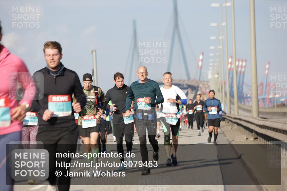 03.10.2025 - Köhlbrandbrückenlauf Jannik Wohlers http://msf.ph/oto/9079463 03.10.2025 10:01:30 Position 3 3828, 2413, 1760, 2113, 2404 meine-sportfotos.de
