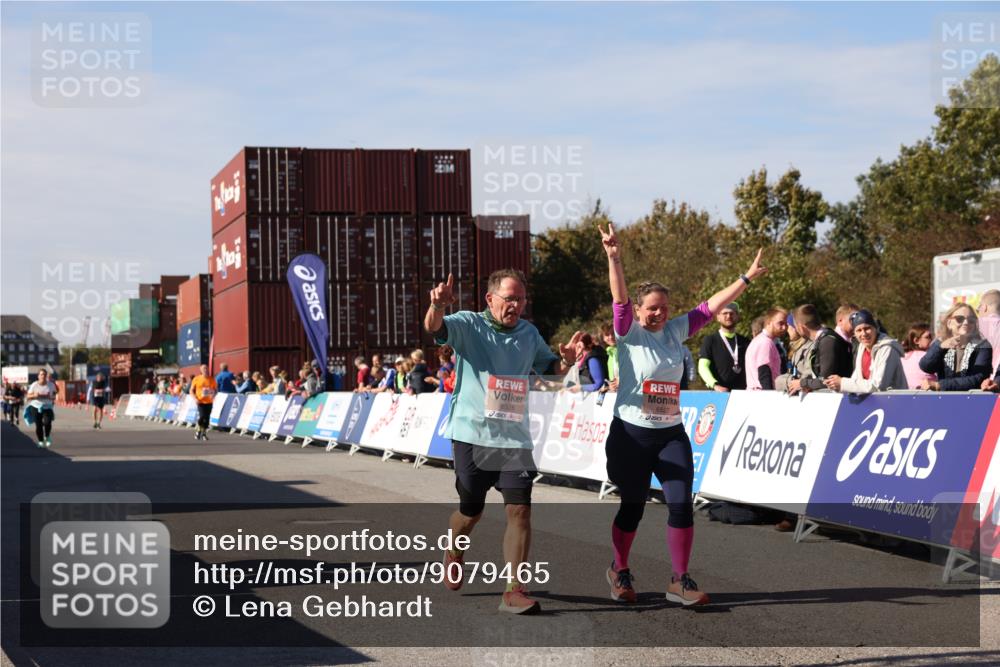03.10.2025 - Köhlbrandbrückenlauf Lena Gebhardt http://msf.ph/oto/9079465 03.10.2025 13:45:01 Ziel 5932, 6527, 6528, 6542, 6546 meine-sportfotos.de