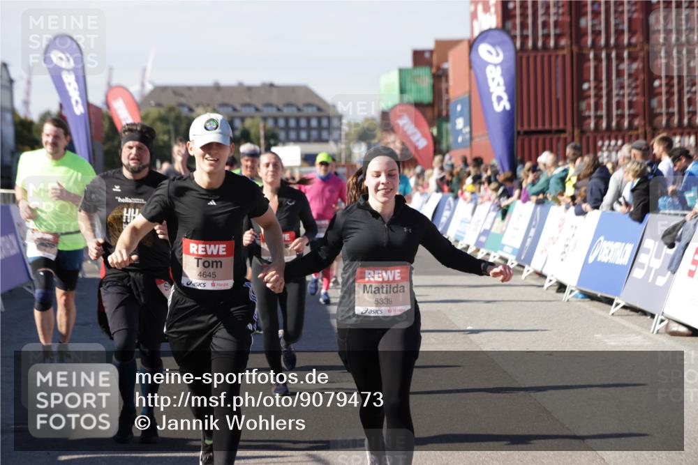 03.10.2025 - Köhlbrandbrückenlauf Jannik Wohlers http://msf.ph/oto/9079473 03.10.2025 13:17:43 Ziel 4012, 4410, 4645, 4679, 4829, 5168, 5339, 5685, 5731, 5732, 5906, 5909, 5917, 6331, 6388, 6485, 6704 meine-sportfotos.de
