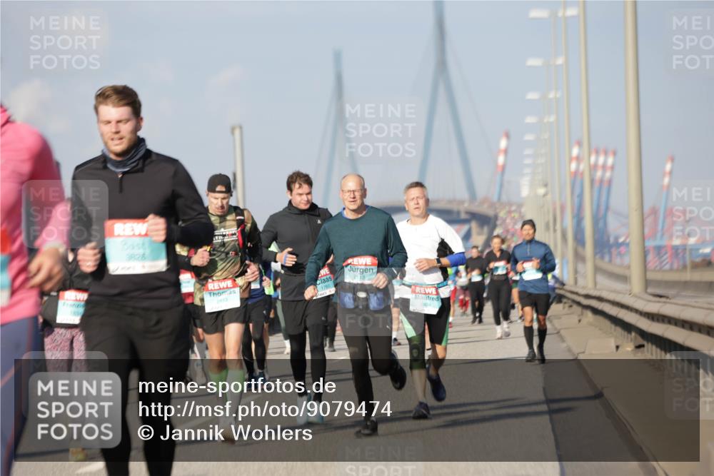 03.10.2025 - Köhlbrandbrückenlauf Jannik Wohlers http://msf.ph/oto/9079474 03.10.2025 10:01:30 Position 3 3828, 2413, 1760, 2113, 2404 meine-sportfotos.de