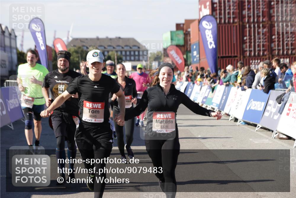 03.10.2025 - Köhlbrandbrückenlauf Jannik Wohlers http://msf.ph/oto/9079483 03.10.2025 13:17:43 Ziel 4012, 4410, 4645, 4679, 4829, 5168, 5339, 5685, 5731, 5732, 5906, 5909, 5917, 6331, 6388, 6485, 6704 meine-sportfotos.de