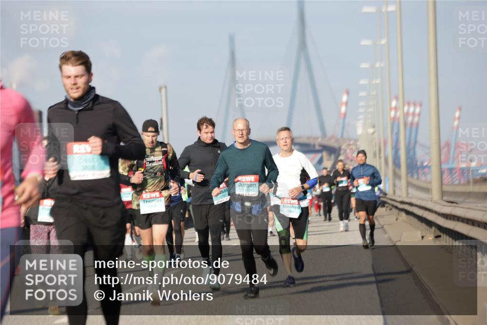 03.10.2025 - Köhlbrandbrückenlauf Jannik Wohlers http://msf.ph/oto/9079484 03.10.2025 10:01:30 Position 3 3828, 2413, 1760, 2113, 2404 meine-sportfotos.de