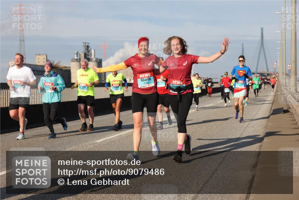 03.10.2025 - Köhlbrandbrückenlauf Lena Gebhardt http://msf.ph/oto/9079486 03.10.2025 10:03:28 Position 2 2169 meine-sportfotos.de