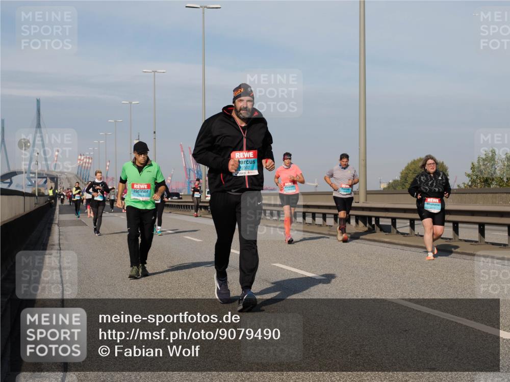 03.10.2025 - Köhlbrandbrückenlauf Fabian Wolf http://msf.ph/oto/9079490 03.10.2025 10:17:10 Position 3 2453, 2307, 3319 meine-sportfotos.de