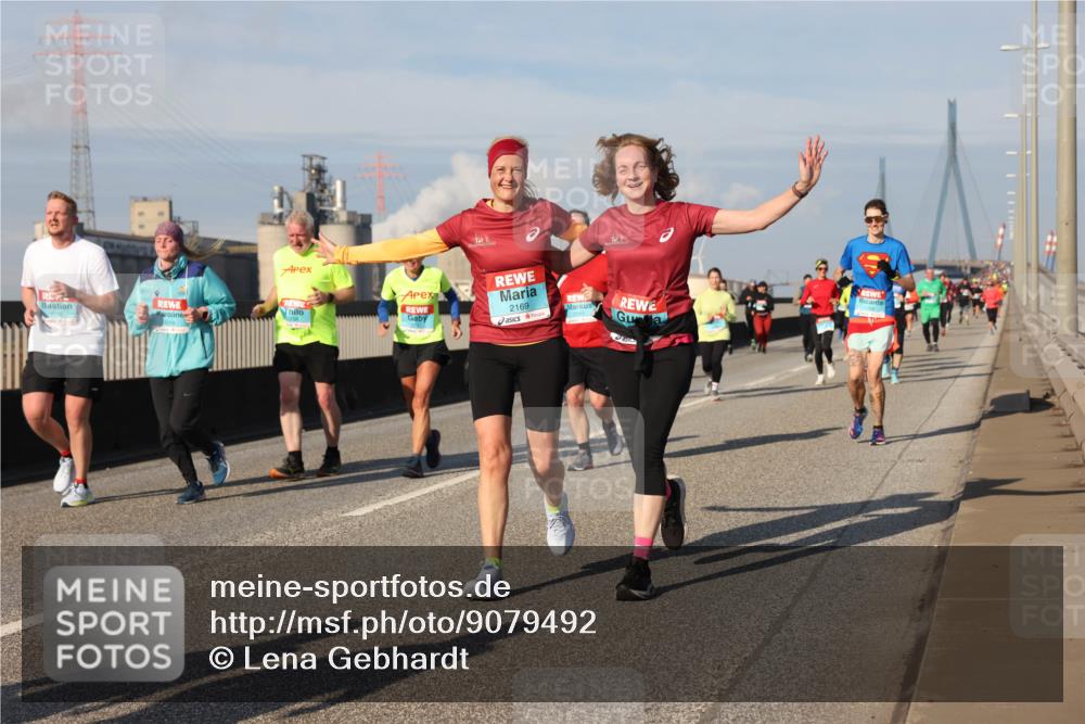 03.10.2025 - Köhlbrandbrückenlauf Lena Gebhardt http://msf.ph/oto/9079492 03.10.2025 10:03:29 Position 2 2169 meine-sportfotos.de