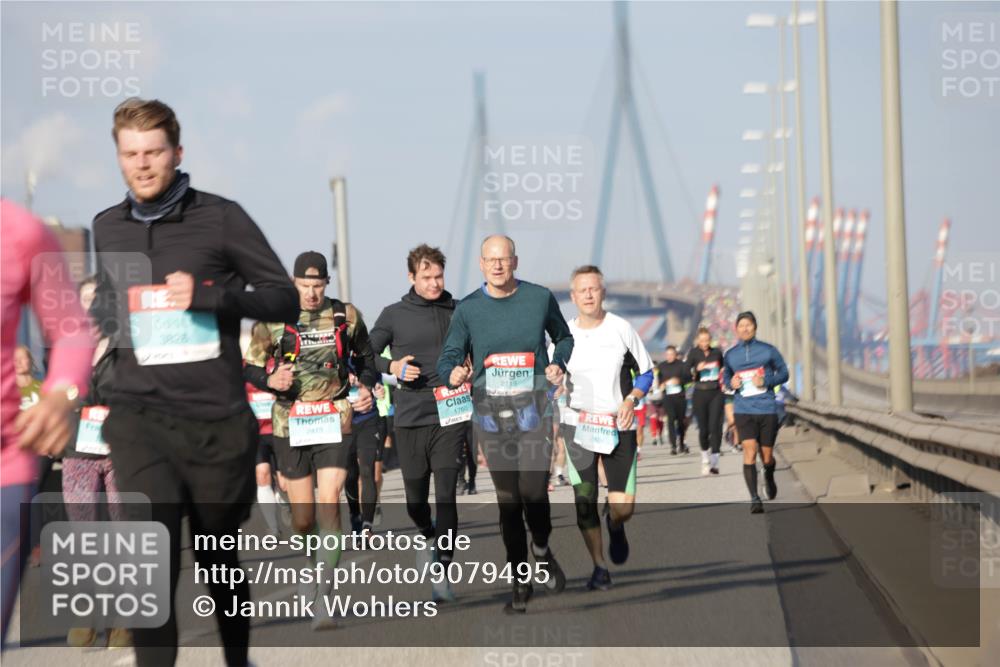 03.10.2025 - Köhlbrandbrückenlauf Jannik Wohlers http://msf.ph/oto/9079495 03.10.2025 10:01:30 Position 3 3828, 2413, 1760, 2113, 2404 meine-sportfotos.de