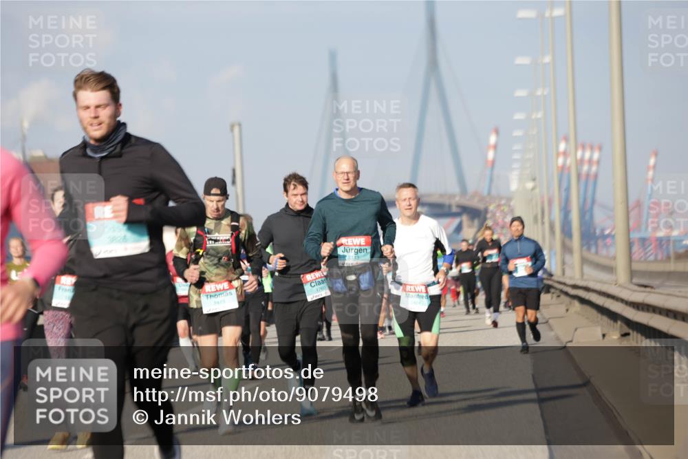 03.10.2025 - Köhlbrandbrückenlauf Jannik Wohlers http://msf.ph/oto/9079498 03.10.2025 10:01:30 Position 3 3828, 2413, 1760, 2113 meine-sportfotos.de