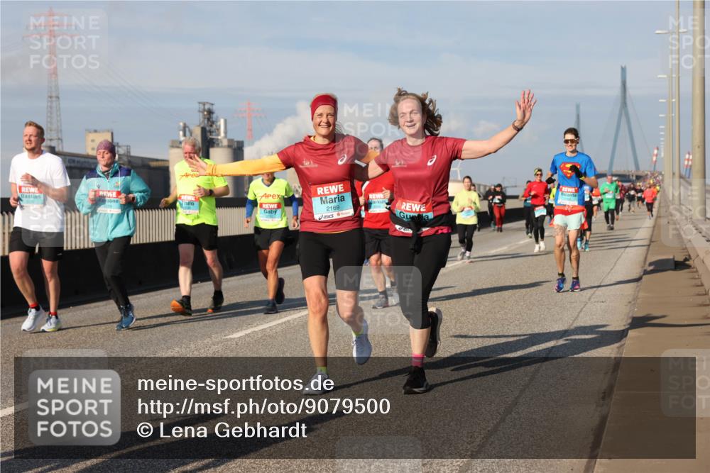 03.10.2025 - Köhlbrandbrückenlauf Lena Gebhardt http://msf.ph/oto/9079500 03.10.2025 10:03:29 Position 2 2169 meine-sportfotos.de