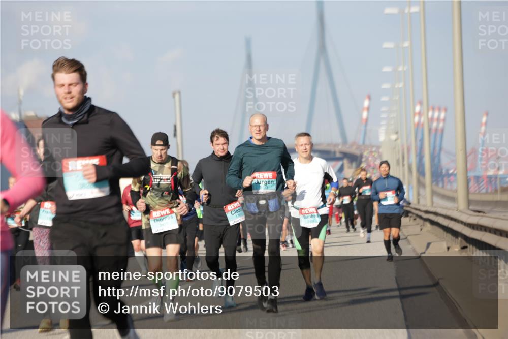 03.10.2025 - Köhlbrandbrückenlauf Jannik Wohlers http://msf.ph/oto/9079503 03.10.2025 10:01:30 Position 3 3828, 2413, 1760, 2113, 2404 meine-sportfotos.de
