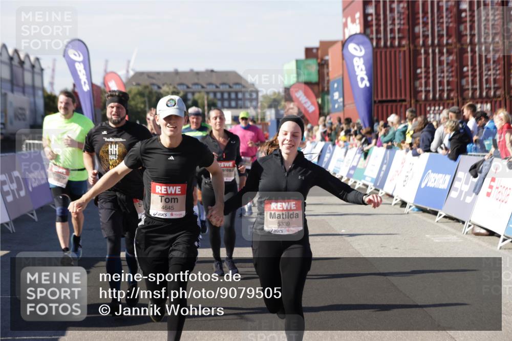 03.10.2025 - Köhlbrandbrückenlauf Jannik Wohlers http://msf.ph/oto/9079505 03.10.2025 13:17:43 Ziel 4012, 4410, 4645, 4679, 4829, 5168, 5339, 5685, 5731, 5732, 5906, 5909, 5917, 6331, 6388, 6485, 6704 meine-sportfotos.de